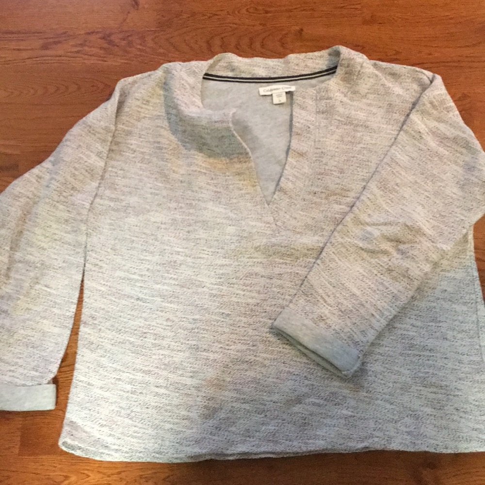 Women’s twill multicolored V neck shirt.